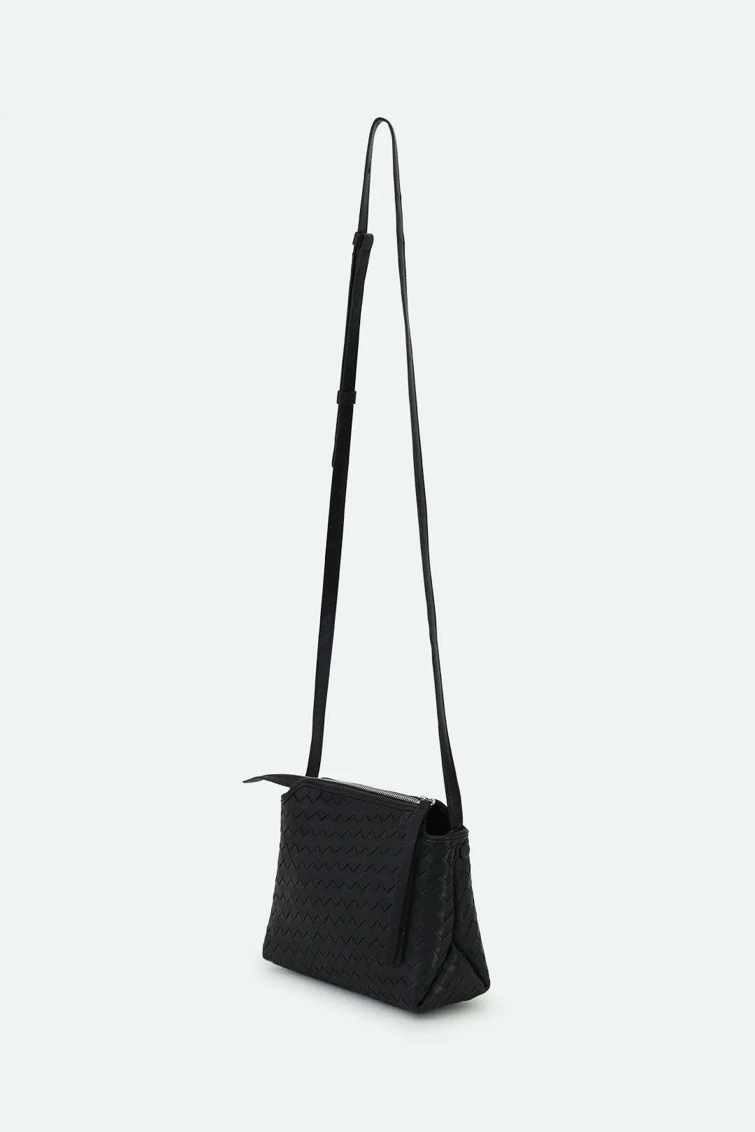 BRIDGET ITALIAN WOVEN CROSSBODY BAG IN BLACK