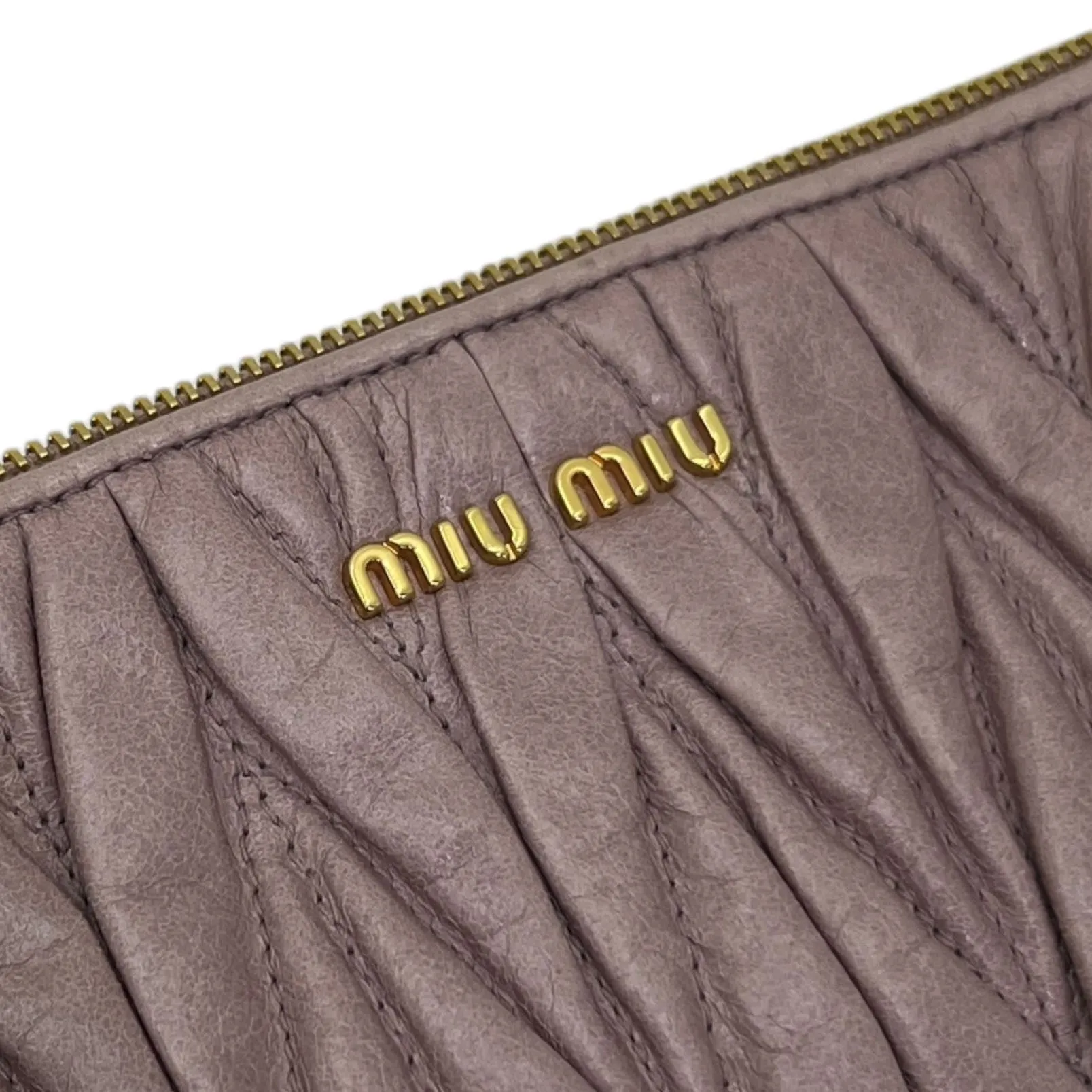 MIU MIU POCHETTE IN PELLE GOFFRATA ROSA