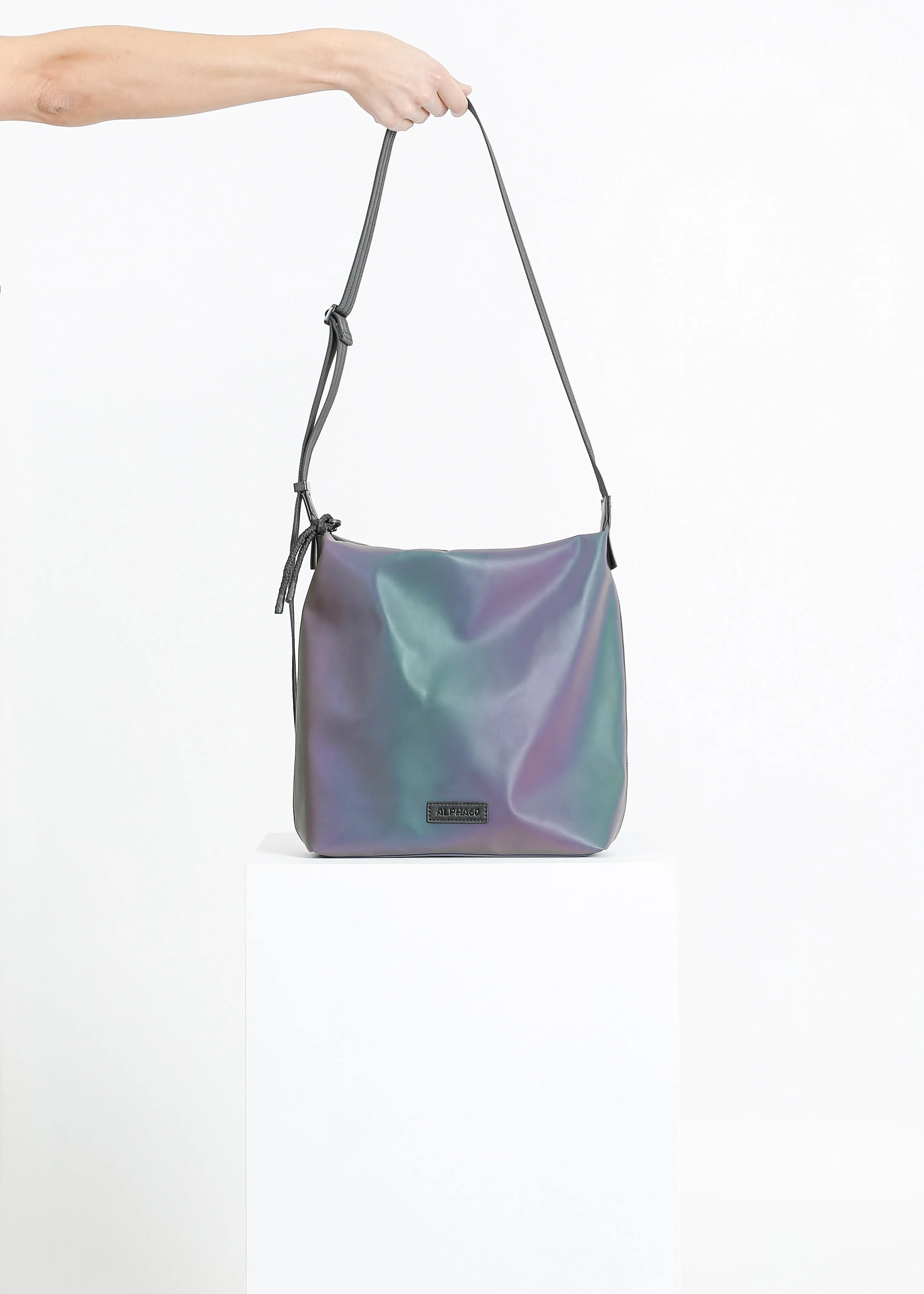 RHEA TOTE / HOLOGRAPHIC